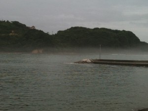 外浦海岸（台風で黄旗）、2011/7/18 