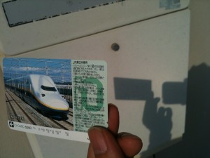 JR東日本のイオカードのピンホールで太陽を投影