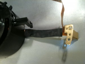フレキにバイパスのワイヤーハンダ付け、アセテート粘着テープを巻く。EF-S 18-55mm II USM
